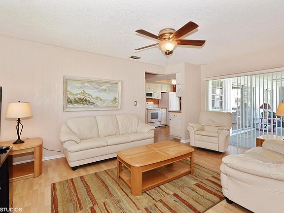 4th image of 2099 SW Park Dr