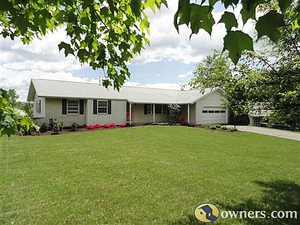 1646 Oxford Circle