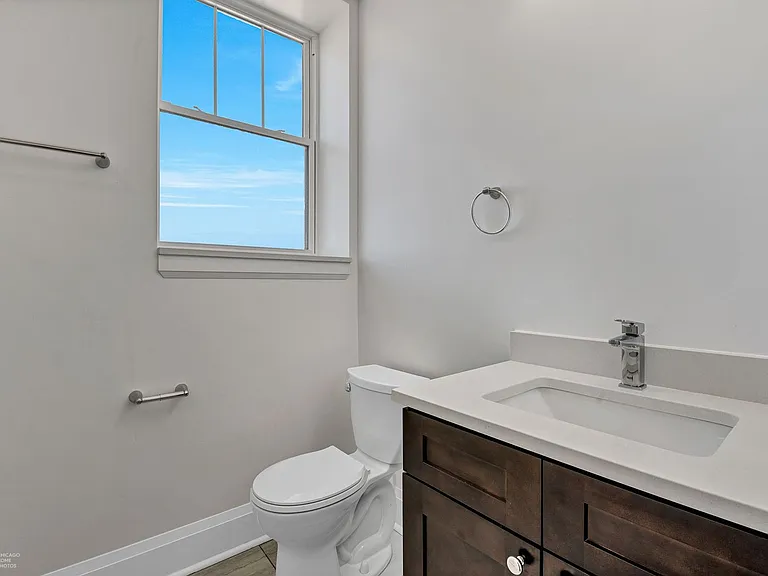 2100 N Halsted — Photo 23
