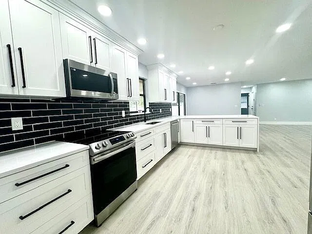 3 bed, 2.0 bath, 1460 sqft, $3,700 — Photo 3