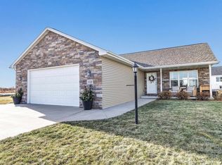 112 Theunis Dr, Wrightstown, WI 54180