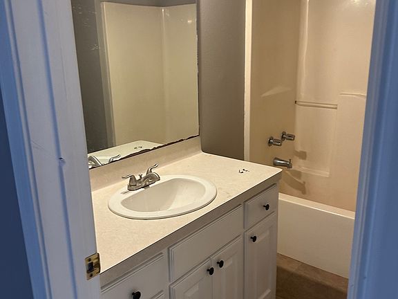 2nd image of 253 Cedaridge St