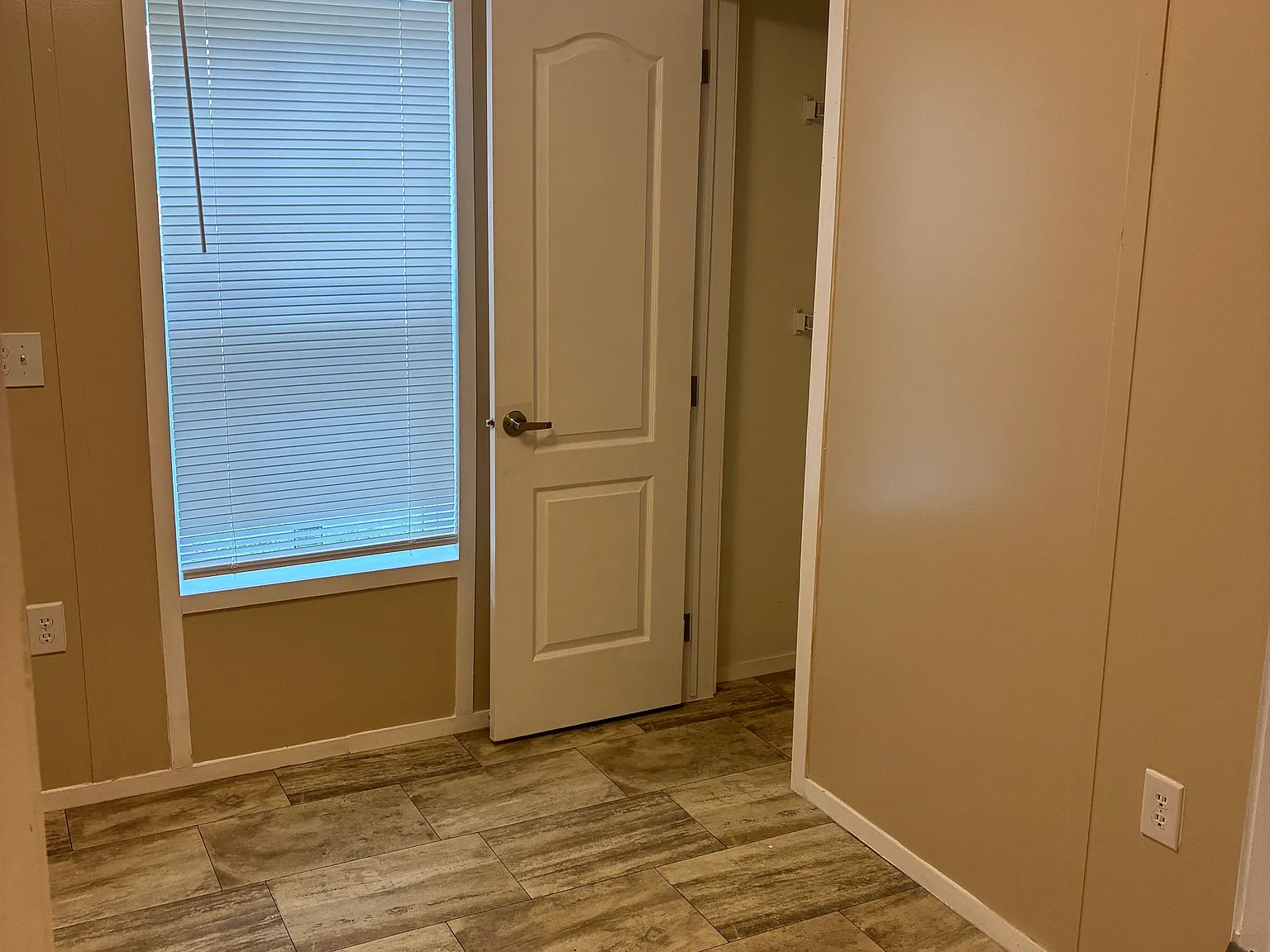 3 bed, 924 sqft, $995 — Photo 4