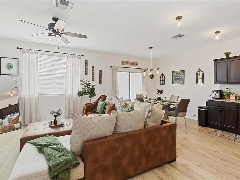 592 Madison Dr — Photo 4