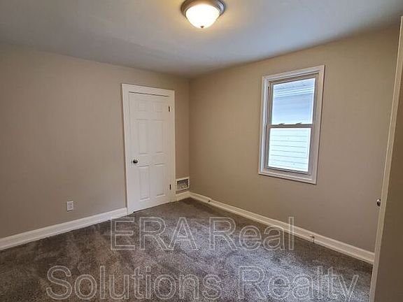 5th image of 1088 Siebert St