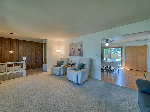 5th image of 2580 Newton Ave