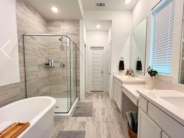 2410 Doncaster Dr — Photo 8