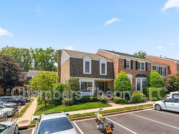 3rd image of 6627 McLean Ct