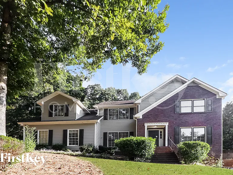205 Timber Oak Cv — Photo 1