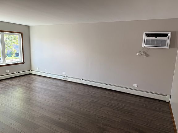 4th image of 8538 W Catalpa Ave #1