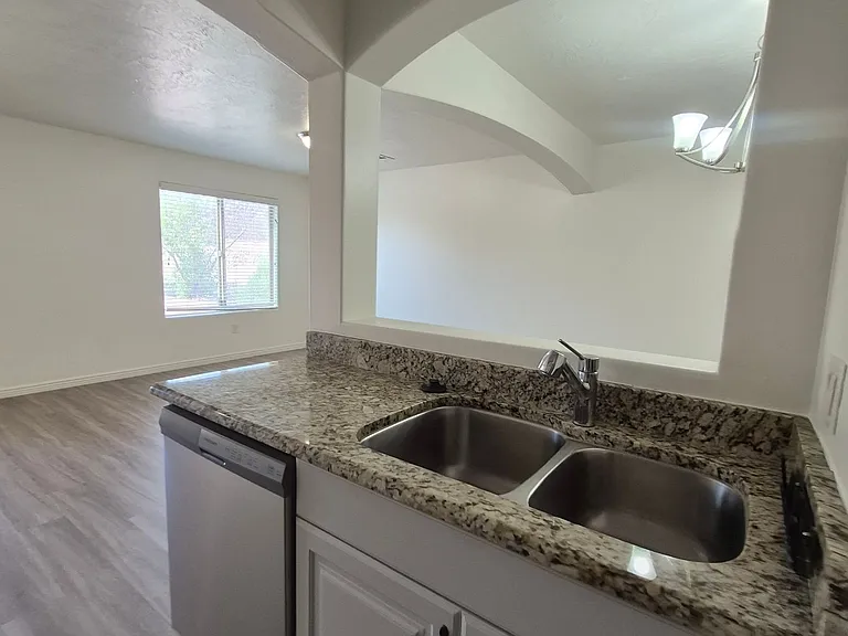 1000 E Bluffview Dr #118 — Photo 19
