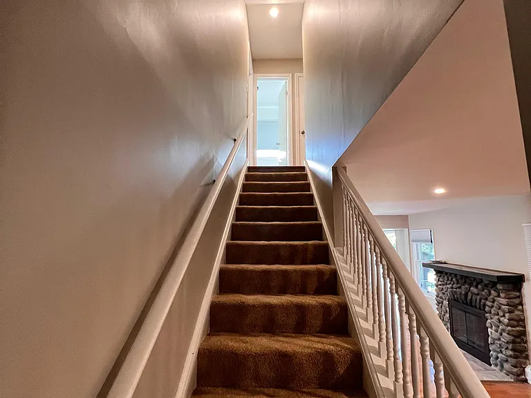 32 E Grand Ave — Photo 14