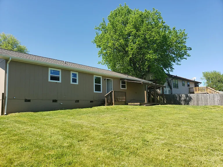 8220 Fallen Rock Dr — Photo 2