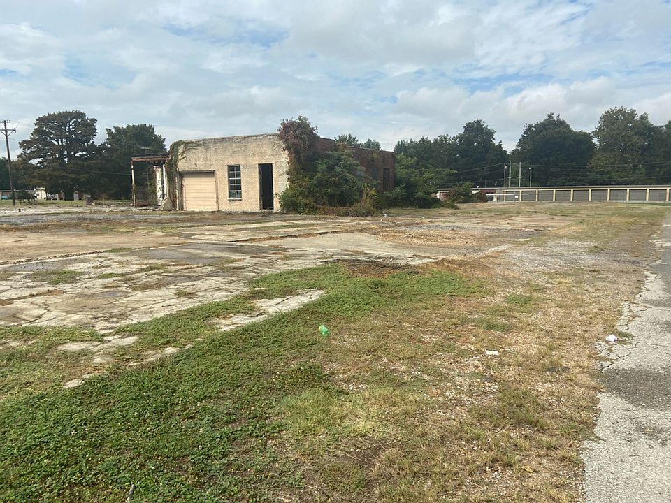 1st image of 512 E Main St