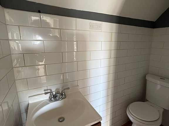 4th image of 176 Garfield Ave #3