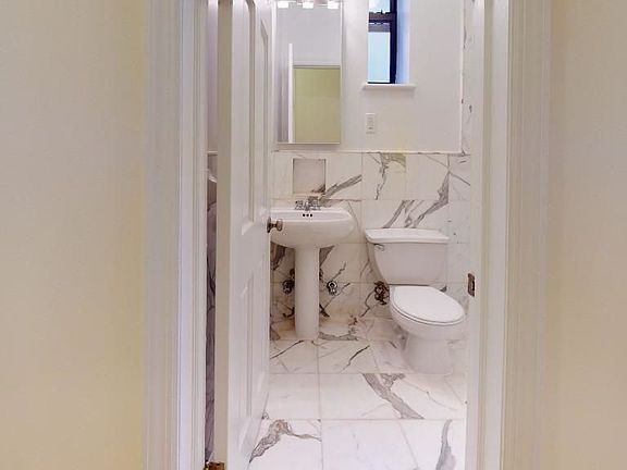 5th image of 171 E 83rd St APT 6D