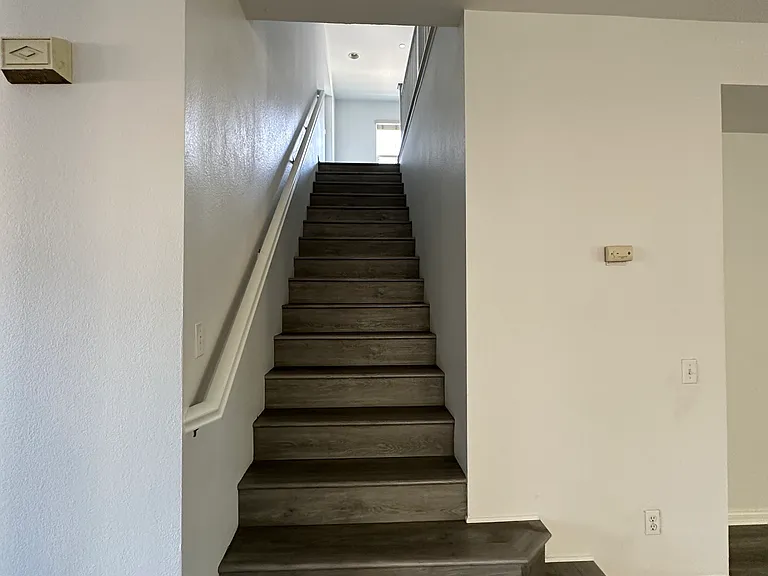 1681 Julia Way — Photo 7