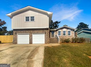1027 Strawberry Ln, Ellenwood, GA
