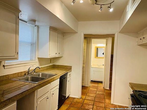 3rd image of 11822 Sandman St