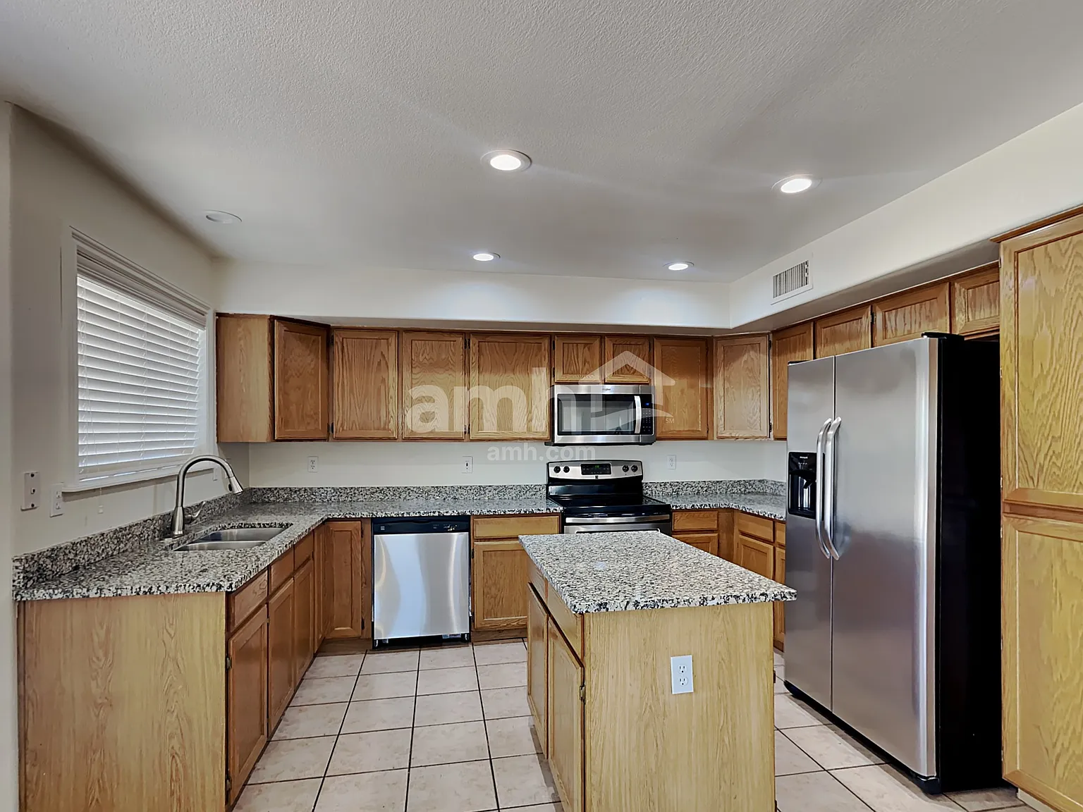 4 bed, 2.5 bath, 2345 sqft, $2,320 — Photo 3
