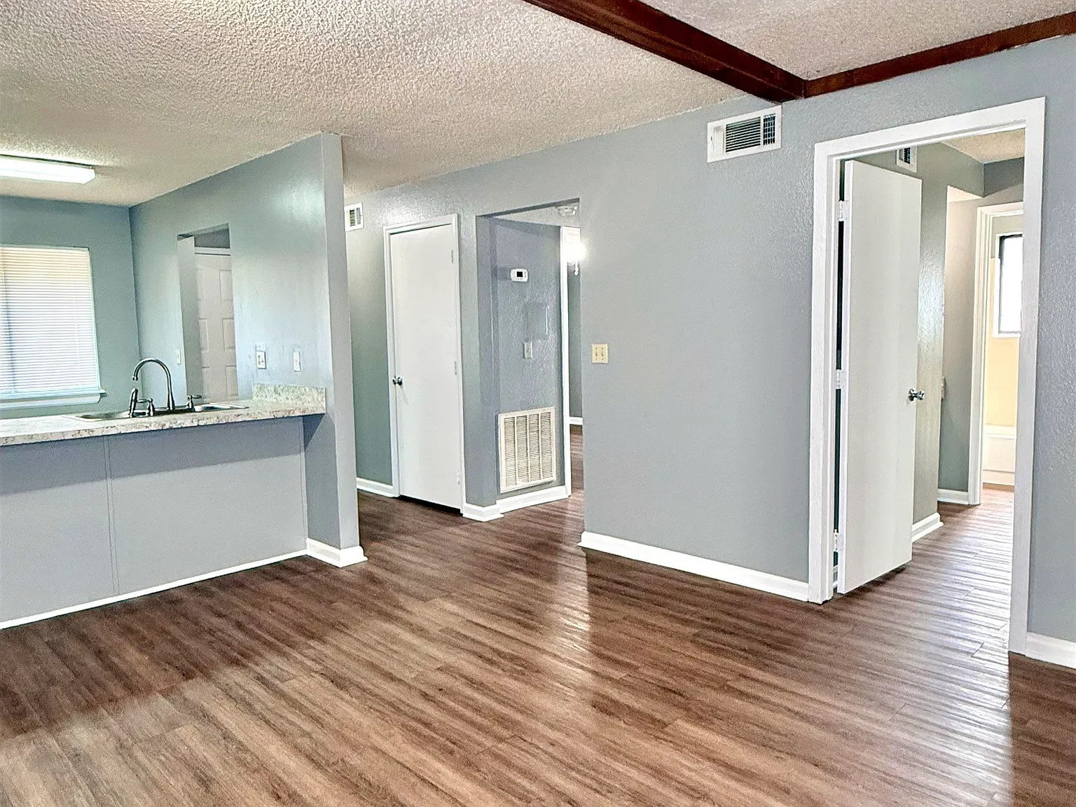 2 bed, 2.0 bath, 950 sqft, $1,300 — Photo 1