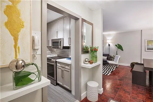 Sold by R New York | media 13