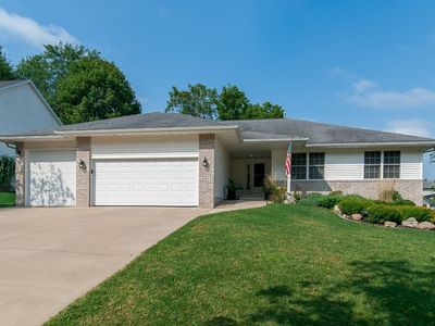 1814 Aaron Dr NW, Cedar Rapids, IA, 52405
