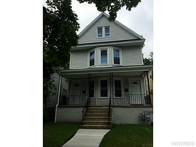 425 Hoyt St photo 1
