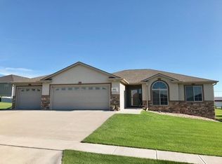 1806 E 54th Street Pl, Kearney, NE 68847
