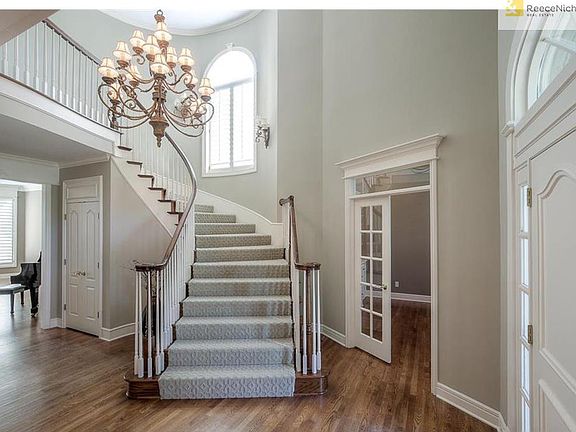 Elegant winding staircase Entry!