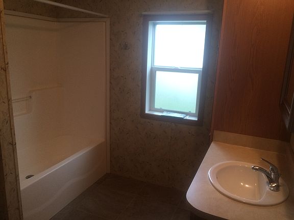 4th image of 9 Goosefare Dr