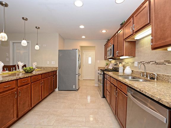 5th image of 1018 E 170th St