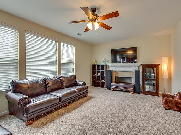 3rd image of 1207 Stockwell Dr