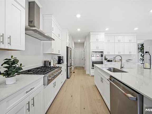 4th image of 12 Belmont Pl