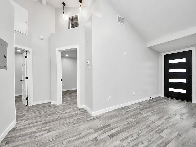 6201 Batterson St — Photo 41