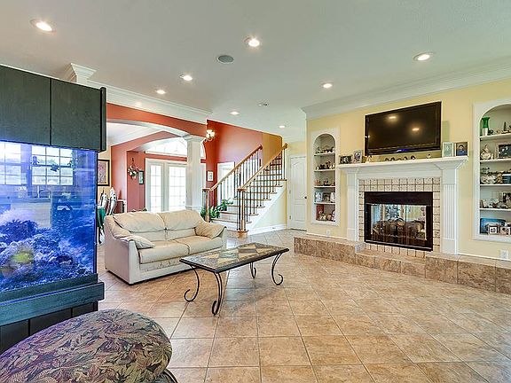 4th image of 405 Lakeshore Dr