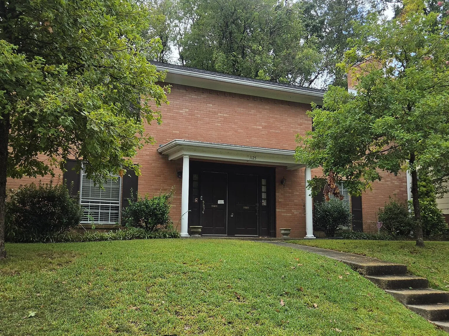2 bed, 1.5 bath, 1323 sqft, $1,850 — Photo 1