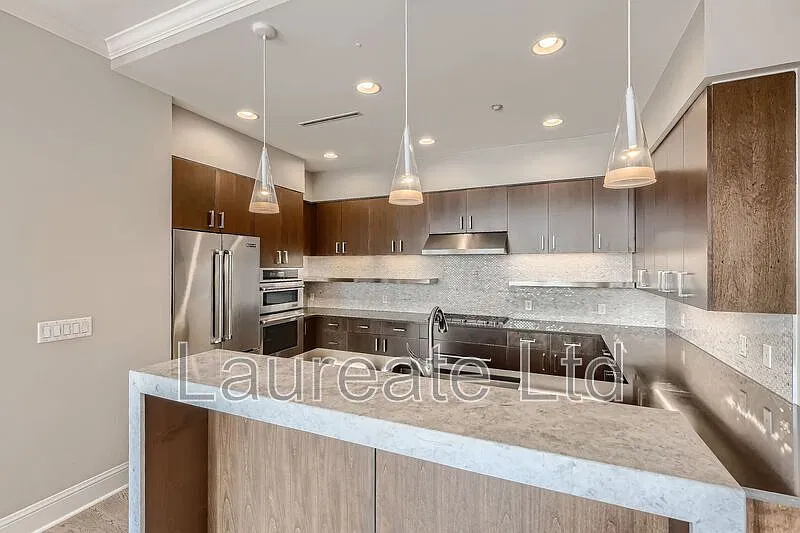 2 bed, 2.5 bath, 1980 sqft, $4,995 — Photo 3