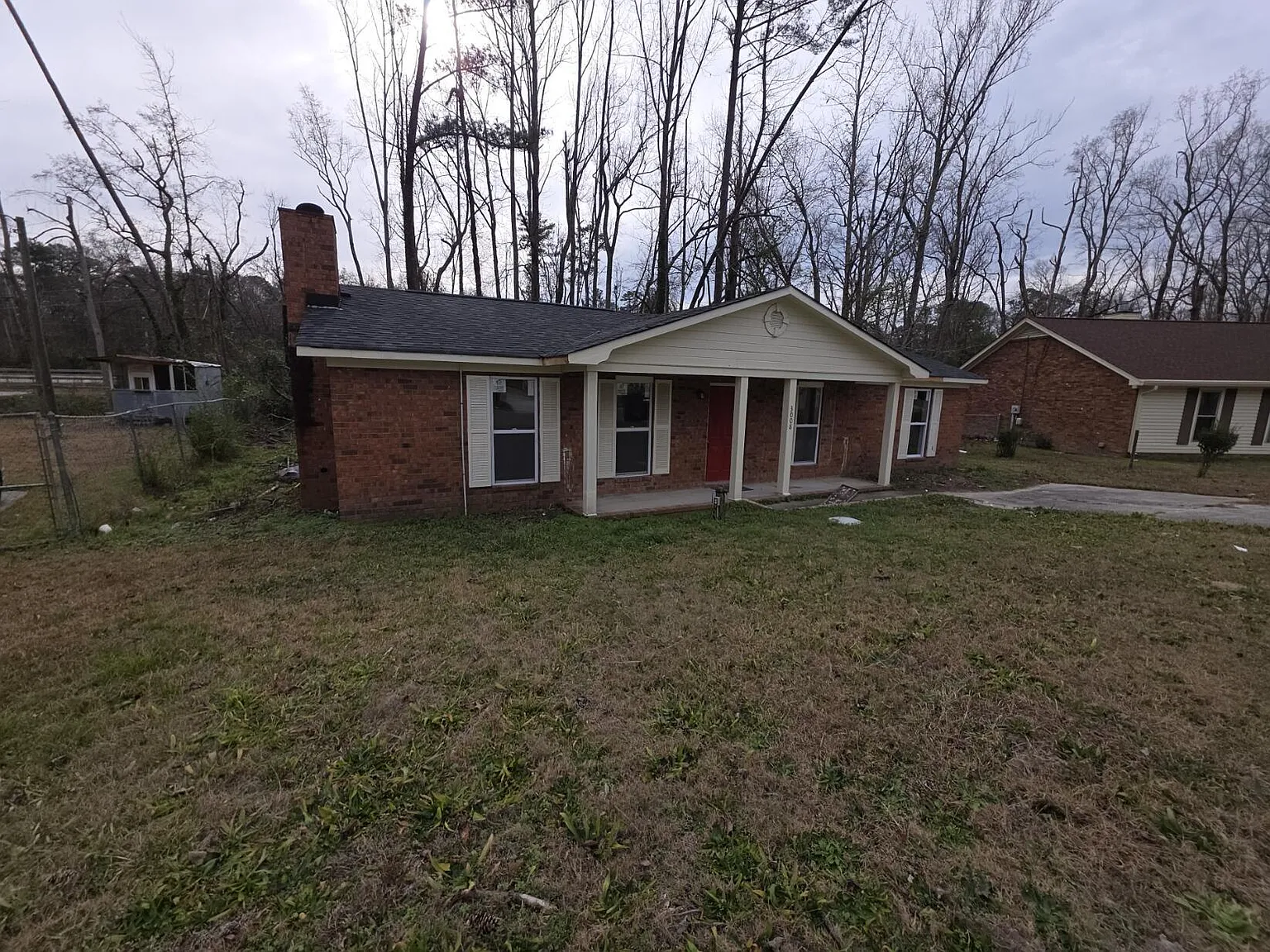 3 bed, 2.0 bath, 1350 sqft, $1,595 — Photo 2