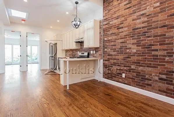 Rented by Bouklis Group | media 14