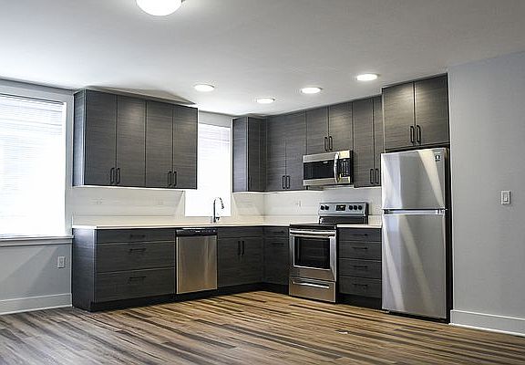 5th image of 930 Sheridan Ave APT 2H