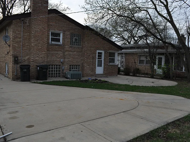 7343 N Kenneth Ave — Photo 8