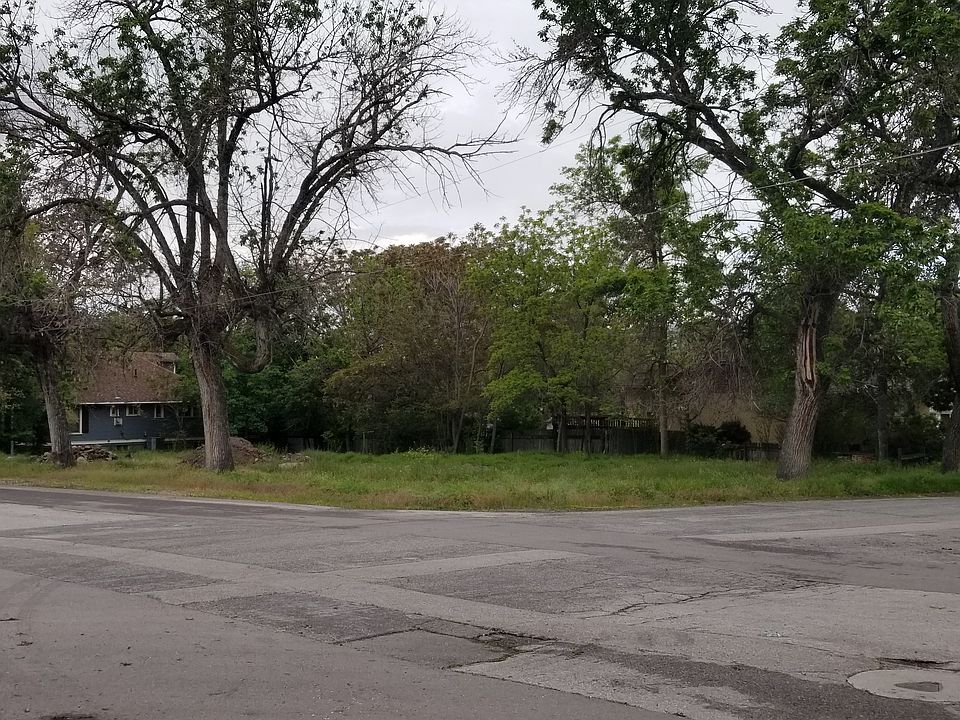 Corner twinhome lot!