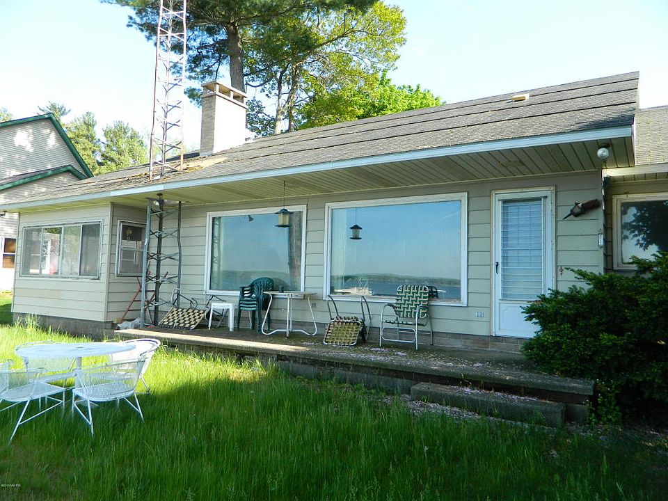 2nd image of 9272 W Silver Lake Rd