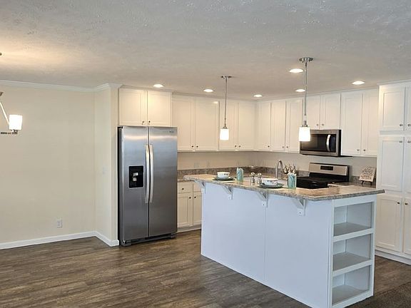 4th image of 52520 Chestnut Ct #161
