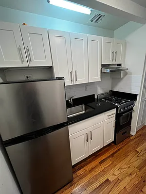 Rented by Salon Realty Corp | media 5