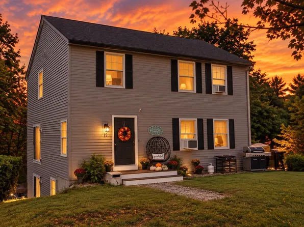 20 Memorial St, Baldwinville, MA 01436