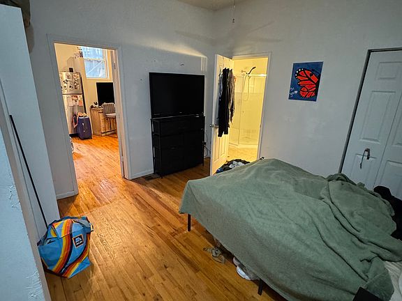 2nd image of 2946 N Lincoln Ave APT 1R