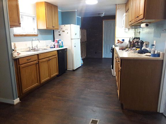 5th image of 812 Pleasant Oaks Dr