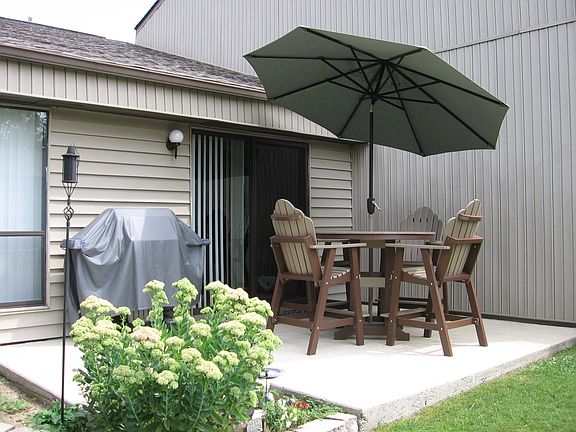 2nd image of 7 Lakeshore Cir Unit 129